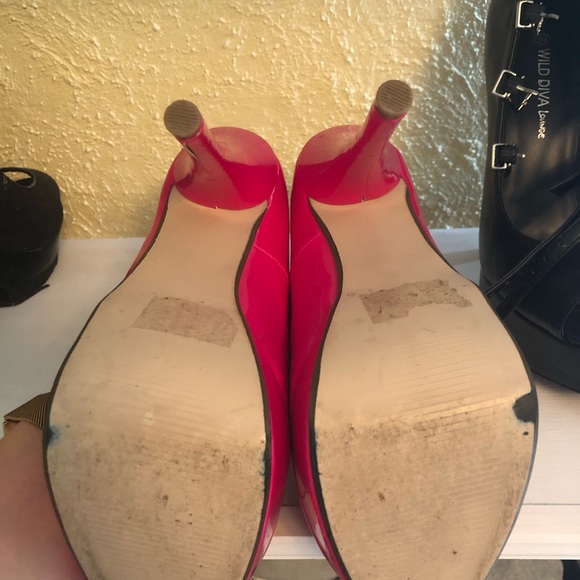 Hot pink platform heels - Picture 3 of 4